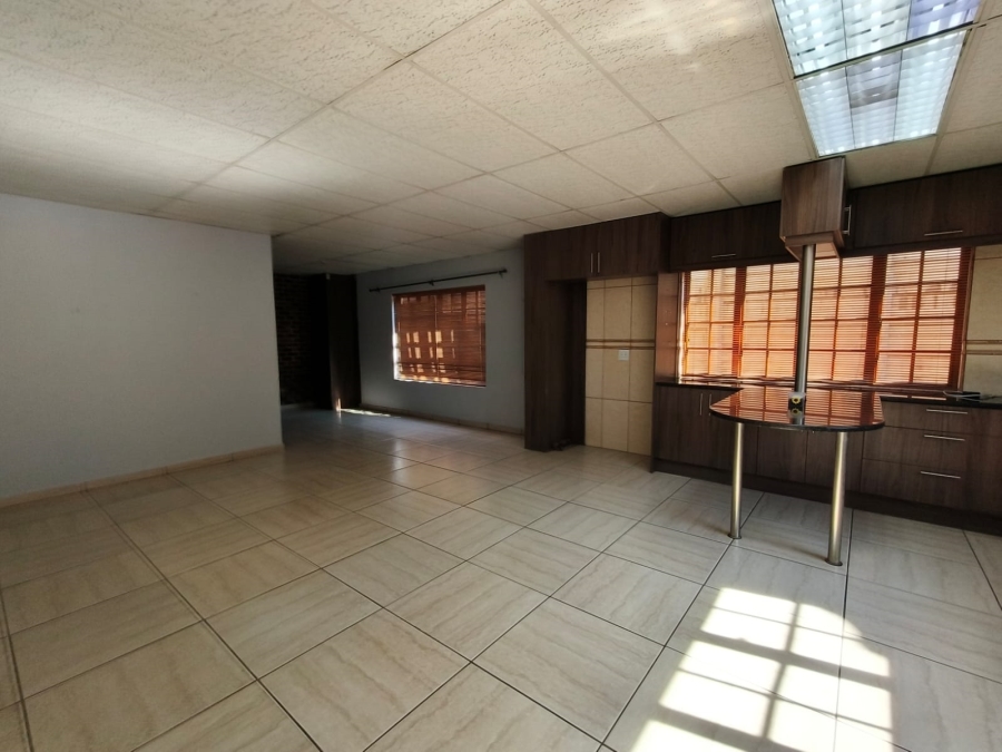 To Let Commercial Property for Rent in Unitas Park Gauteng