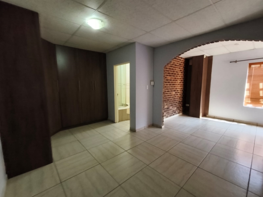 To Let Commercial Property for Rent in Unitas Park Gauteng