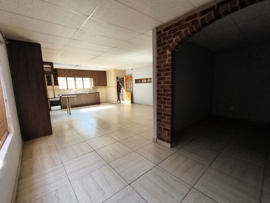 To Let Commercial Property for Rent in Unitas Park Gauteng