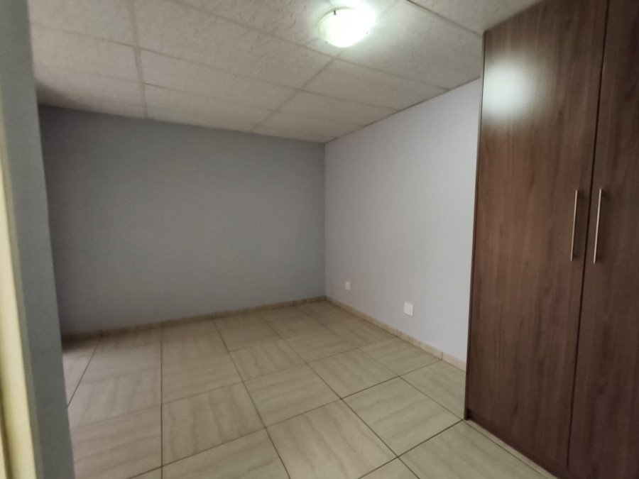 To Let Commercial Property for Rent in Unitas Park Gauteng