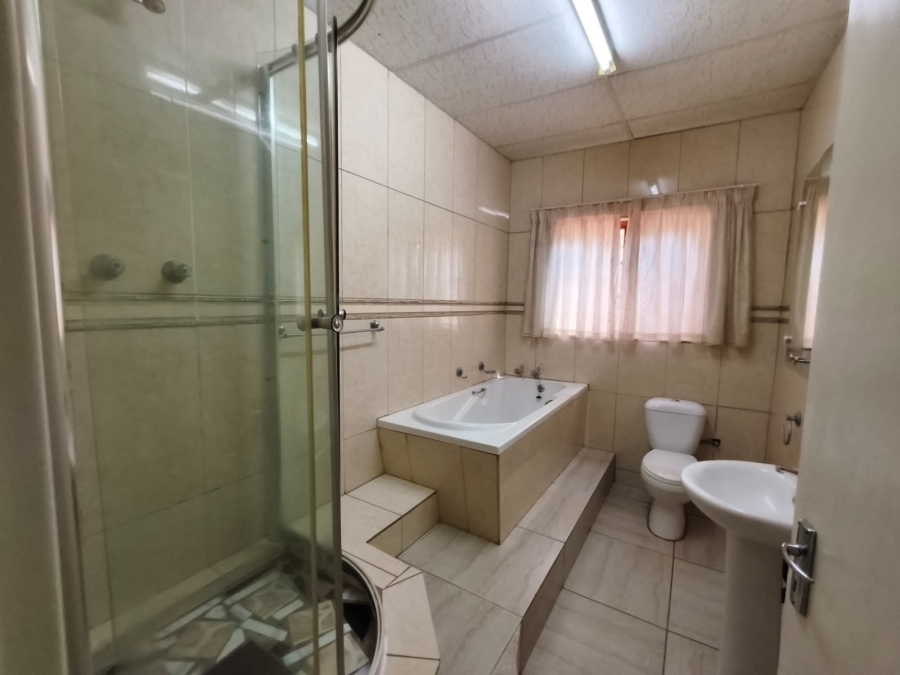 To Let Commercial Property for Rent in Unitas Park Gauteng