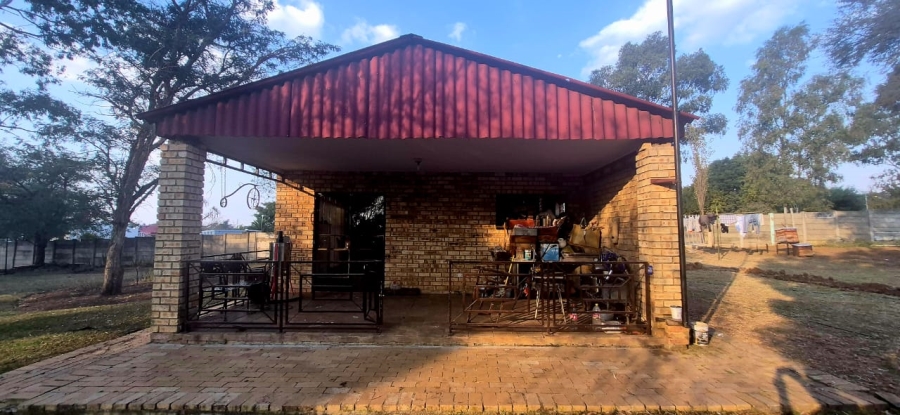4 Bedroom Property for Sale in Loumarina A H Gauteng