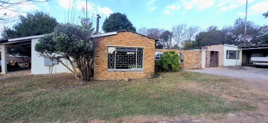 4 Bedroom Property for Sale in Loumarina A H Gauteng