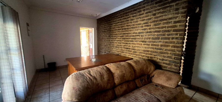 4 Bedroom Property for Sale in Loumarina A H Gauteng