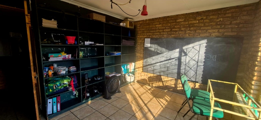 4 Bedroom Property for Sale in Loumarina A H Gauteng