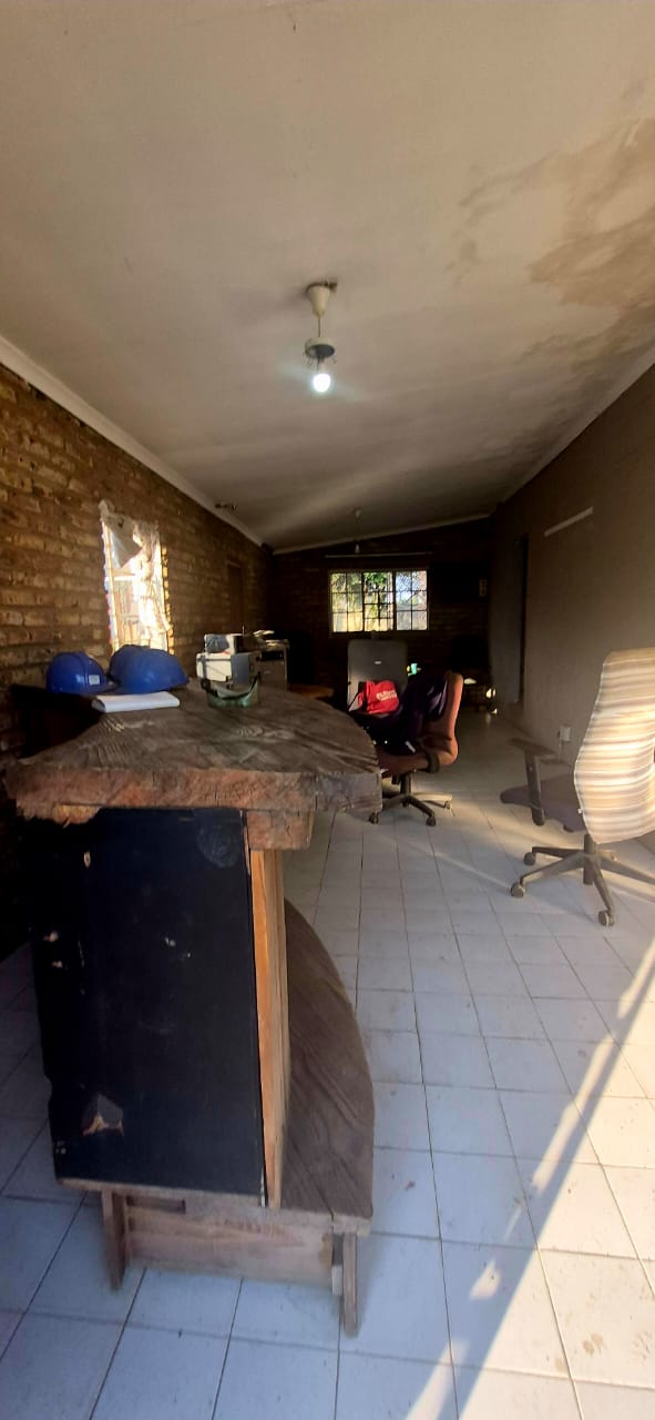 4 Bedroom Property for Sale in Loumarina A H Gauteng