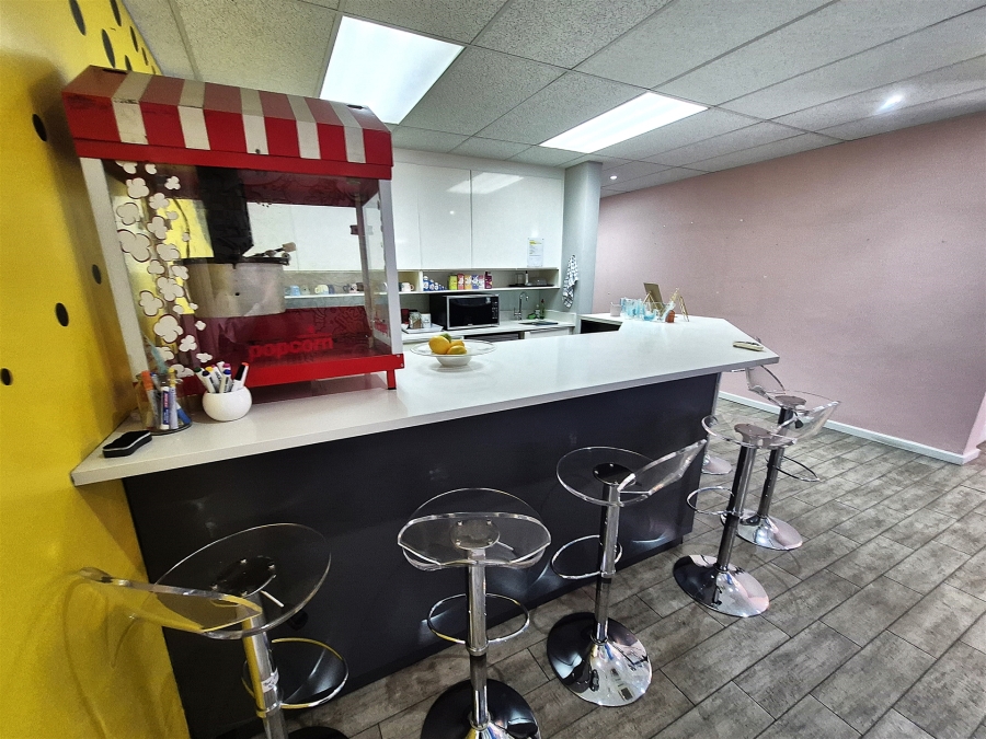 To Let Commercial Property for Rent in Dunkeld Gauteng