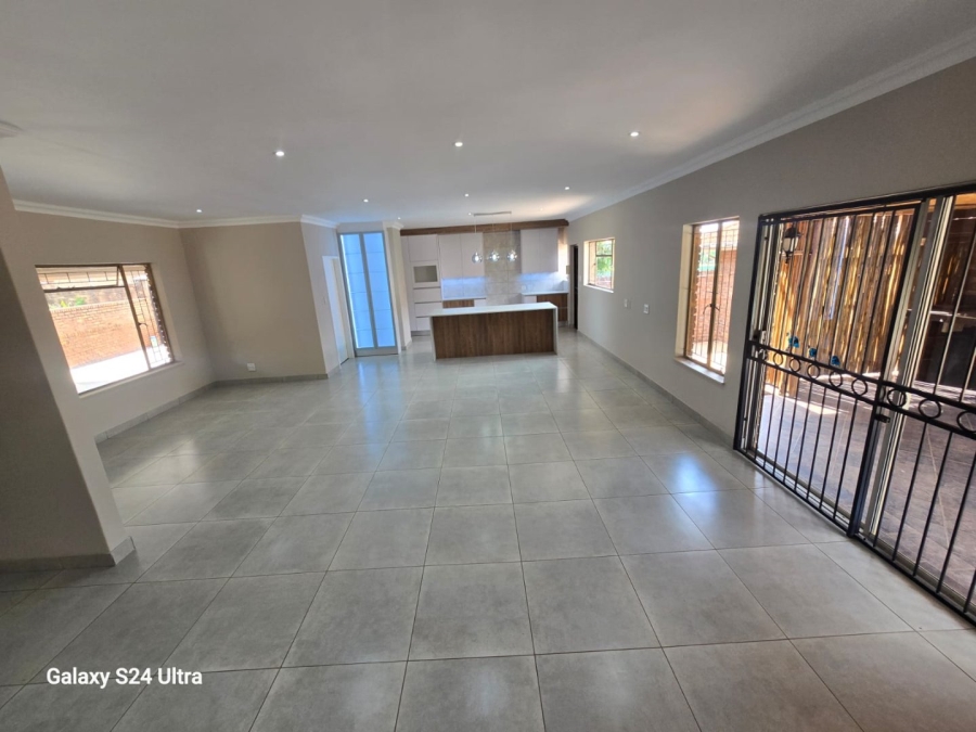 6 Bedroom Property for Sale in Wonderboom Gauteng