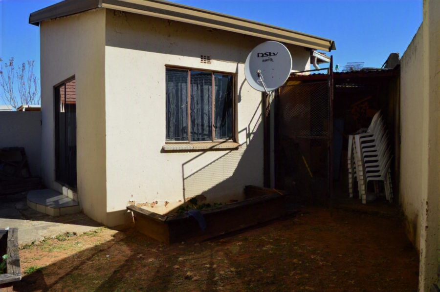 To Let 3 Bedroom Property for Rent in Ormonde View Gauteng