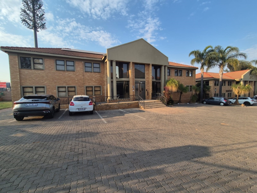To Let Commercial Property for Rent in Die Hoewes Gauteng