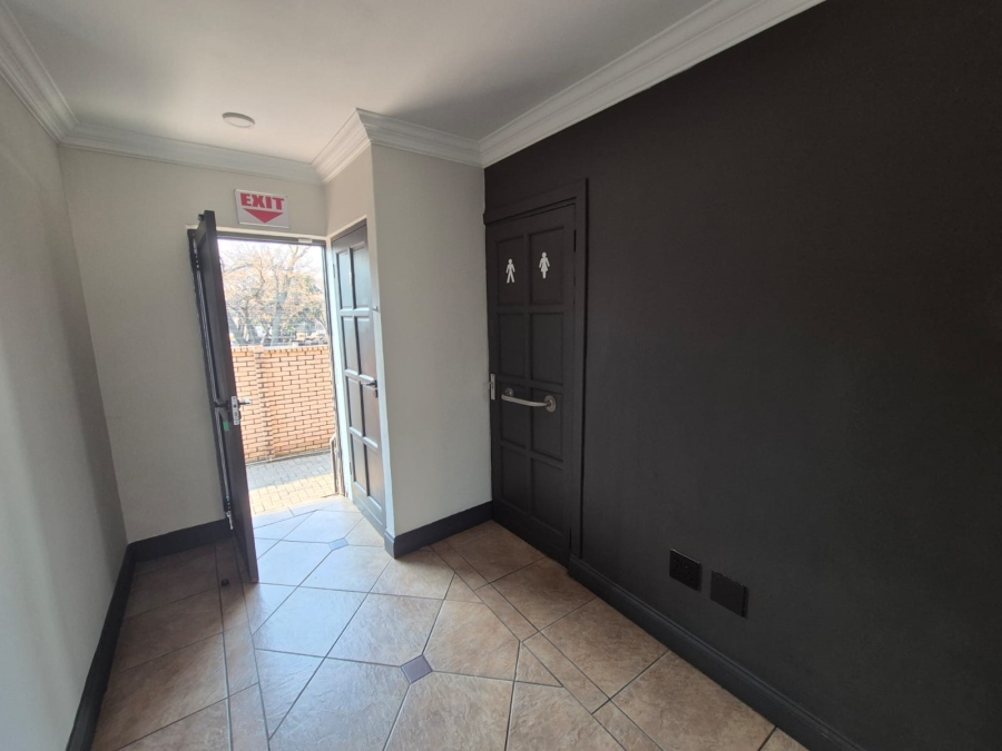 To Let Commercial Property for Rent in Die Hoewes Gauteng