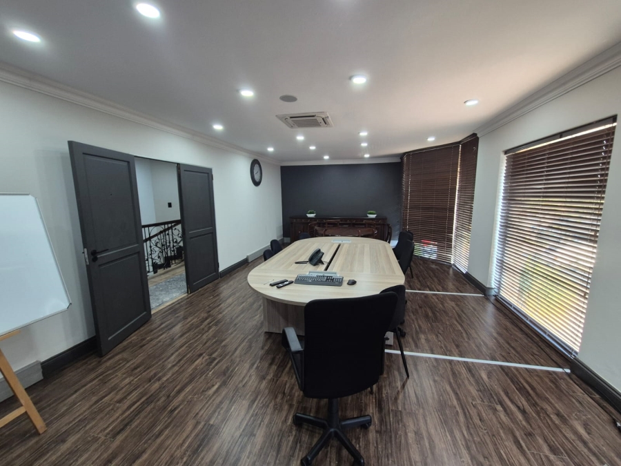 To Let Commercial Property for Rent in Die Hoewes Gauteng