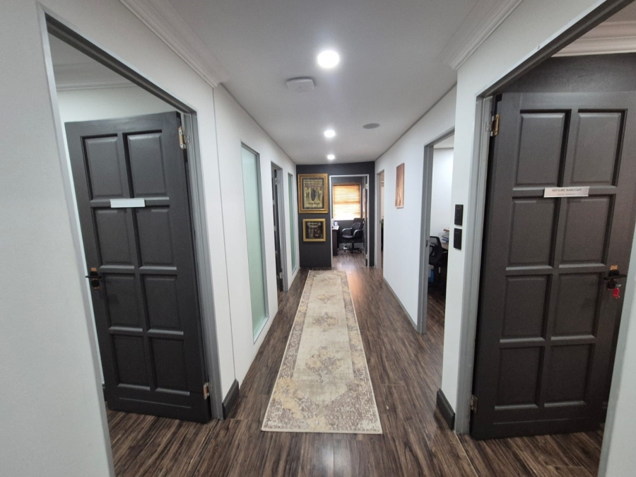 To Let Commercial Property for Rent in Die Hoewes Gauteng