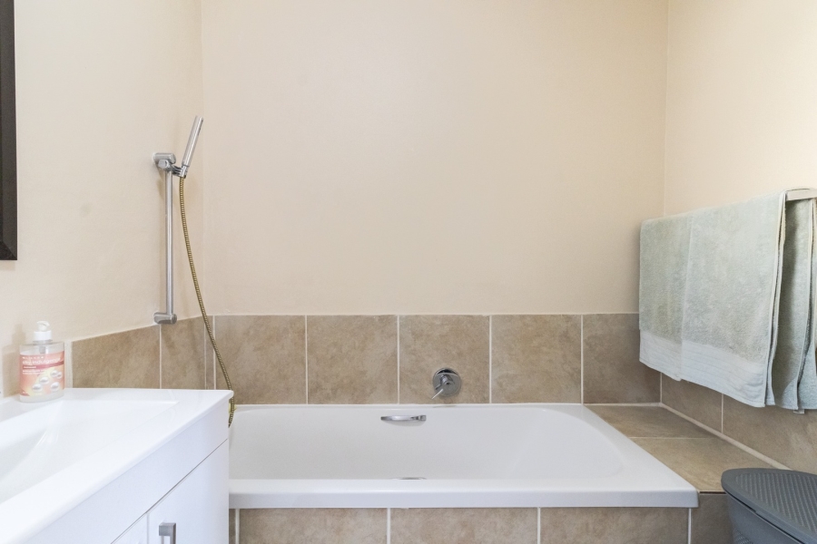 2 Bedroom Property for Sale in Lonehill Gauteng