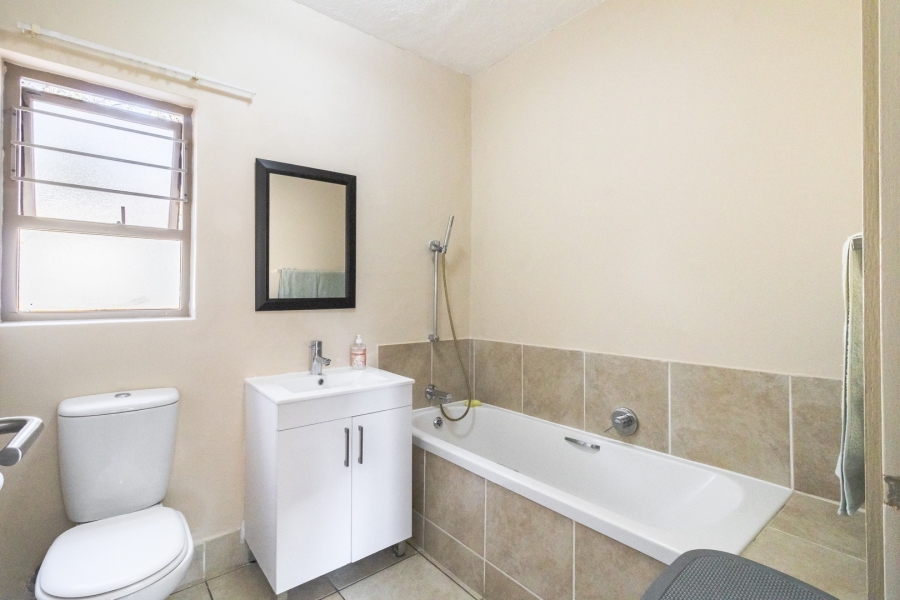 2 Bedroom Property for Sale in Lonehill Gauteng