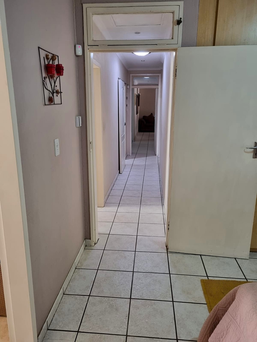 To Let 3 Bedroom Property for Rent in Van Riebeeck Park Gauteng