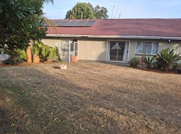 5 Bedroom Property for Sale in Middelvlei A H Gauteng