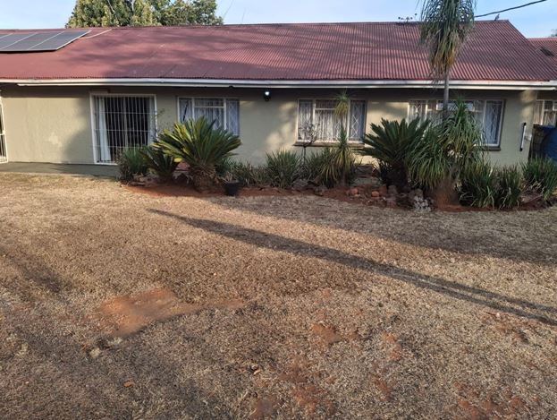 5 Bedroom Property for Sale in Middelvlei A H Gauteng