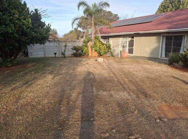 5 Bedroom Property for Sale in Middelvlei A H Gauteng