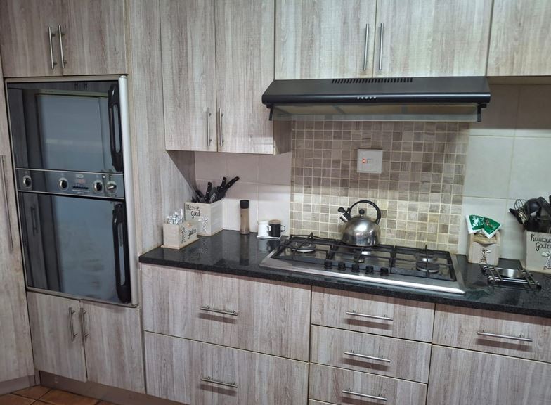 5 Bedroom Property for Sale in Middelvlei A H Gauteng