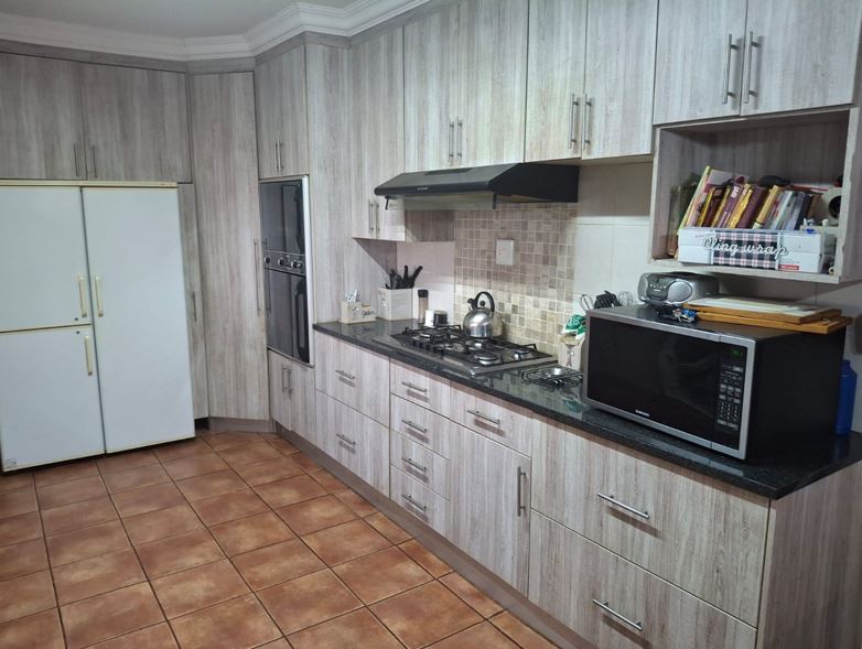 5 Bedroom Property for Sale in Middelvlei A H Gauteng