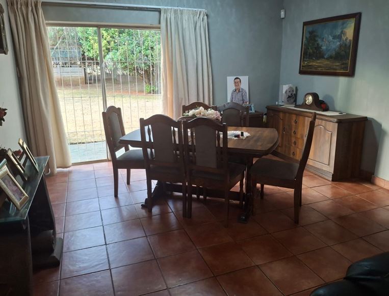 5 Bedroom Property for Sale in Middelvlei A H Gauteng