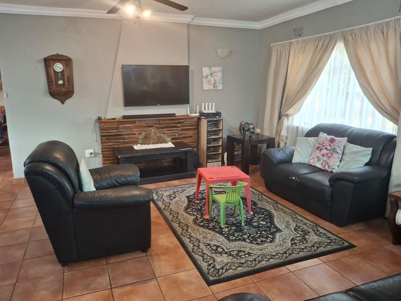 5 Bedroom Property for Sale in Middelvlei A H Gauteng