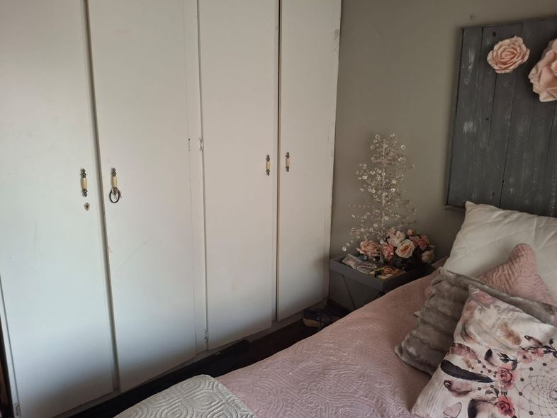 5 Bedroom Property for Sale in Middelvlei A H Gauteng