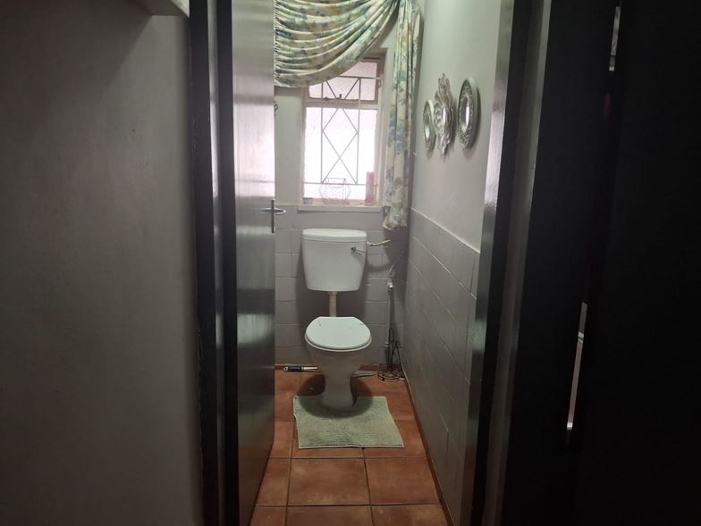 5 Bedroom Property for Sale in Middelvlei A H Gauteng
