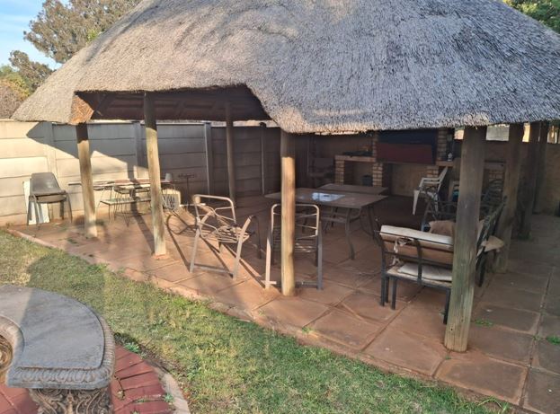 5 Bedroom Property for Sale in Middelvlei A H Gauteng