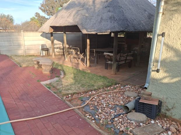 5 Bedroom Property for Sale in Middelvlei A H Gauteng
