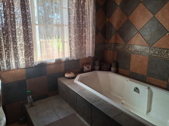 3 Bedroom Property for Sale in Middelvlei A H Gauteng