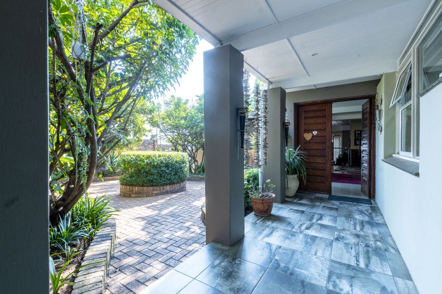 5 Bedroom Property for Sale in Waterkloof Ridge Gauteng