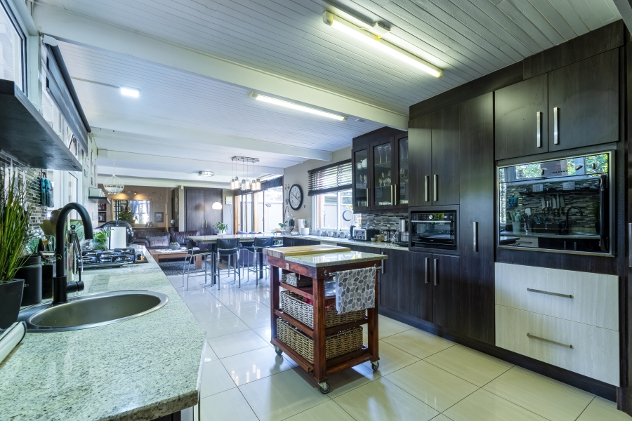 5 Bedroom Property for Sale in Waterkloof Ridge Gauteng