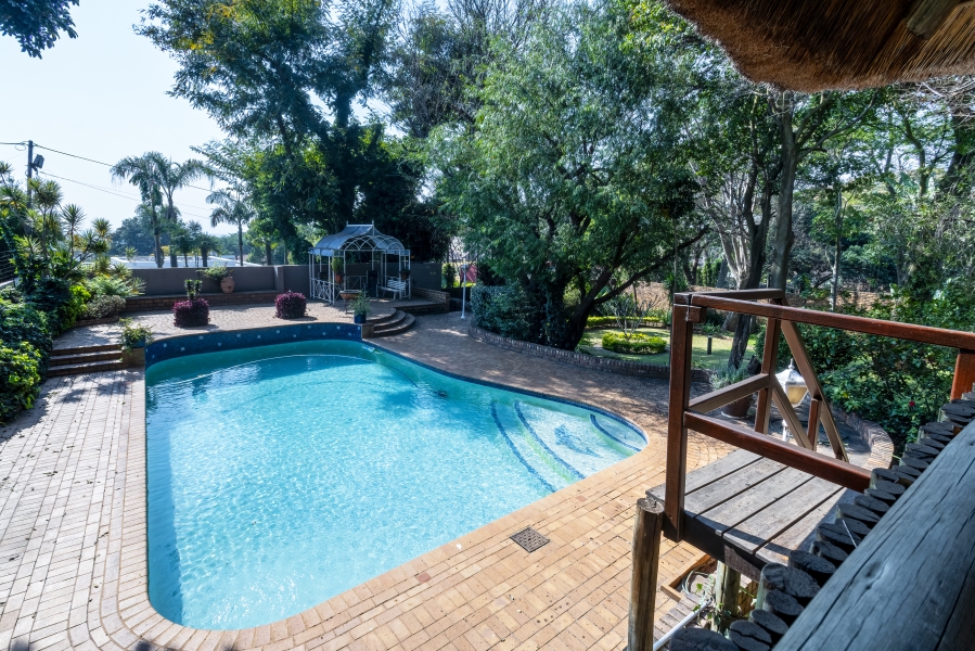 5 Bedroom Property for Sale in Waterkloof Ridge Gauteng