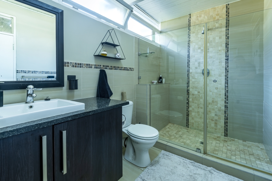 5 Bedroom Property for Sale in Waterkloof Ridge Gauteng