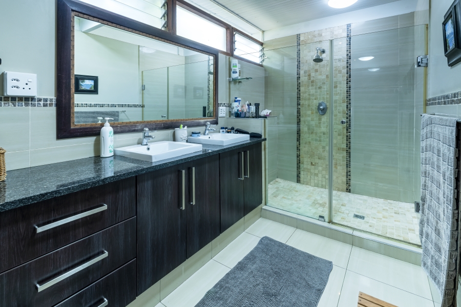 5 Bedroom Property for Sale in Waterkloof Ridge Gauteng