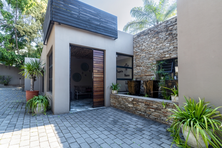5 Bedroom Property for Sale in Waterkloof Ridge Gauteng