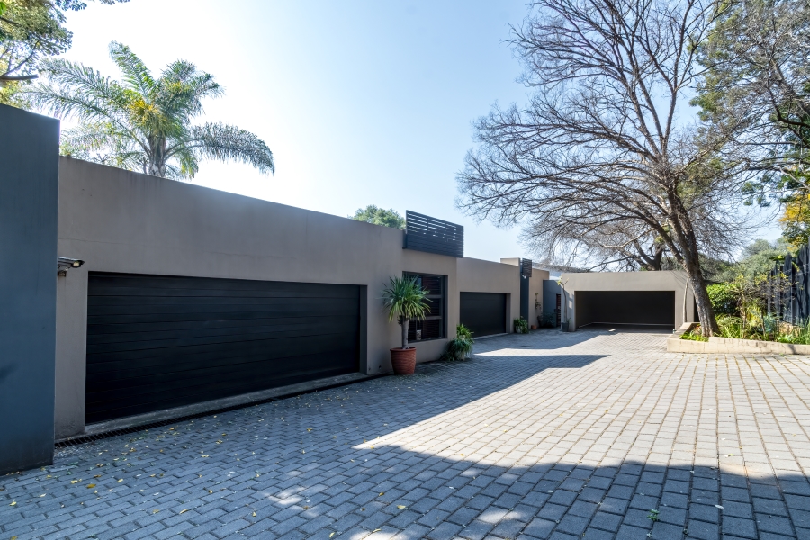 5 Bedroom Property for Sale in Waterkloof Ridge Gauteng