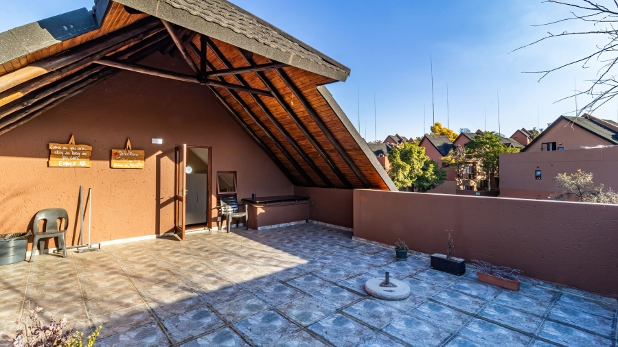 2 Bedroom Property for Sale in Magaliessig Gauteng