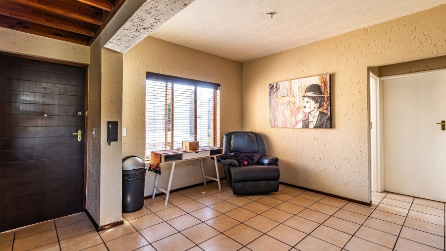 2 Bedroom Property for Sale in Magaliessig Gauteng