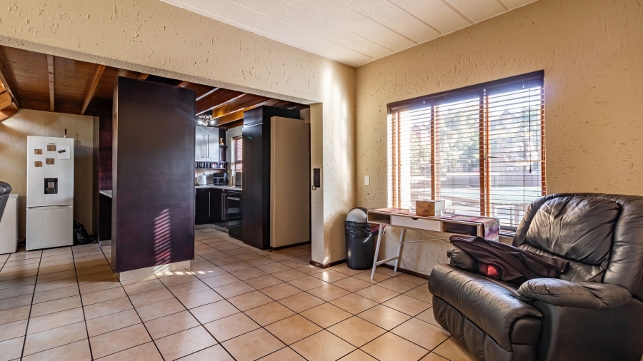 2 Bedroom Property for Sale in Magaliessig Gauteng