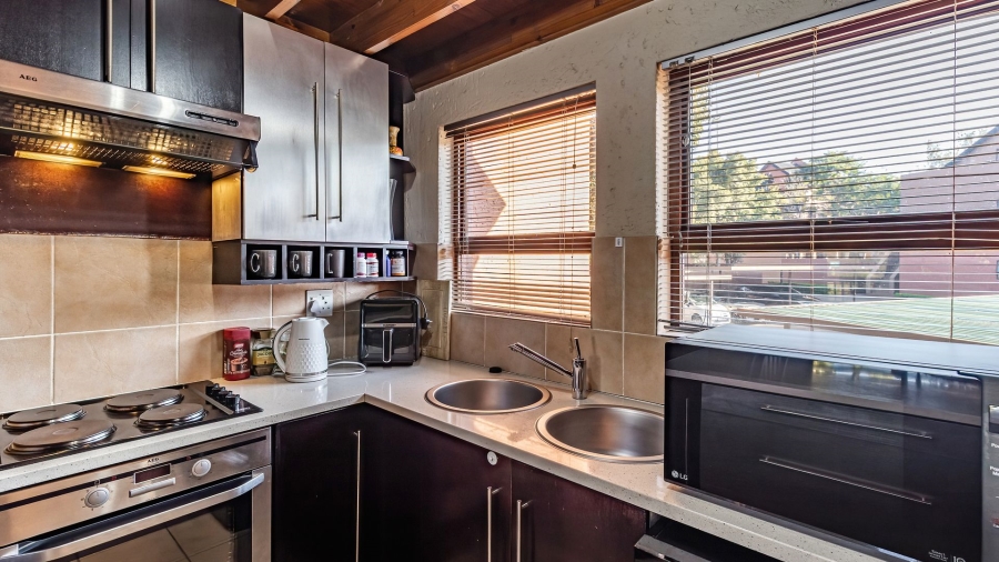 2 Bedroom Property for Sale in Magaliessig Gauteng