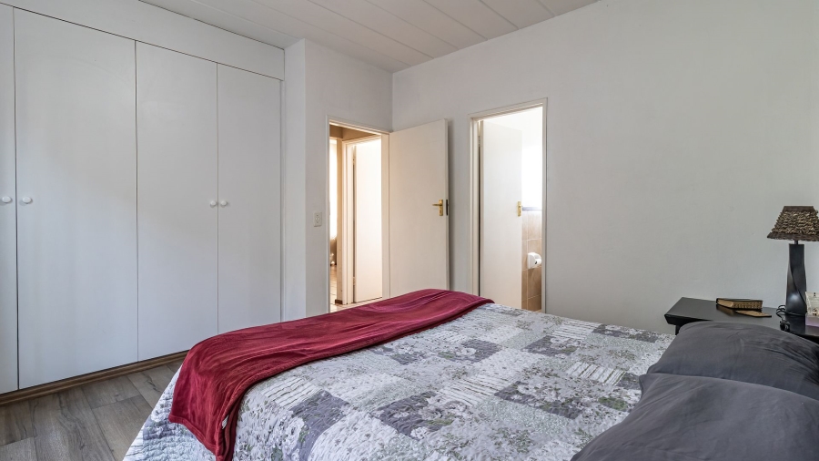 2 Bedroom Property for Sale in Magaliessig Gauteng