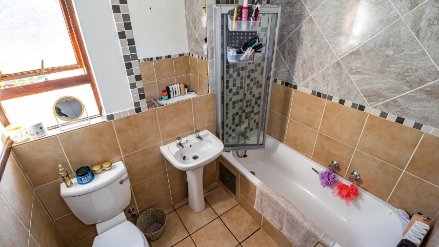 2 Bedroom Property for Sale in Magaliessig Gauteng