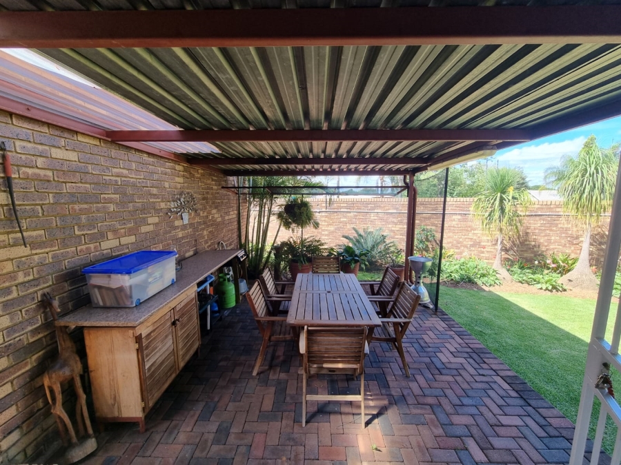 2 Bedroom Property for Sale in Meyerspark Gauteng