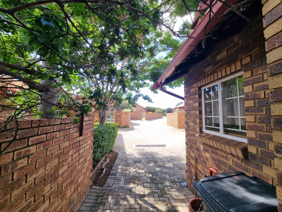 2 Bedroom Property for Sale in Meyerspark Gauteng