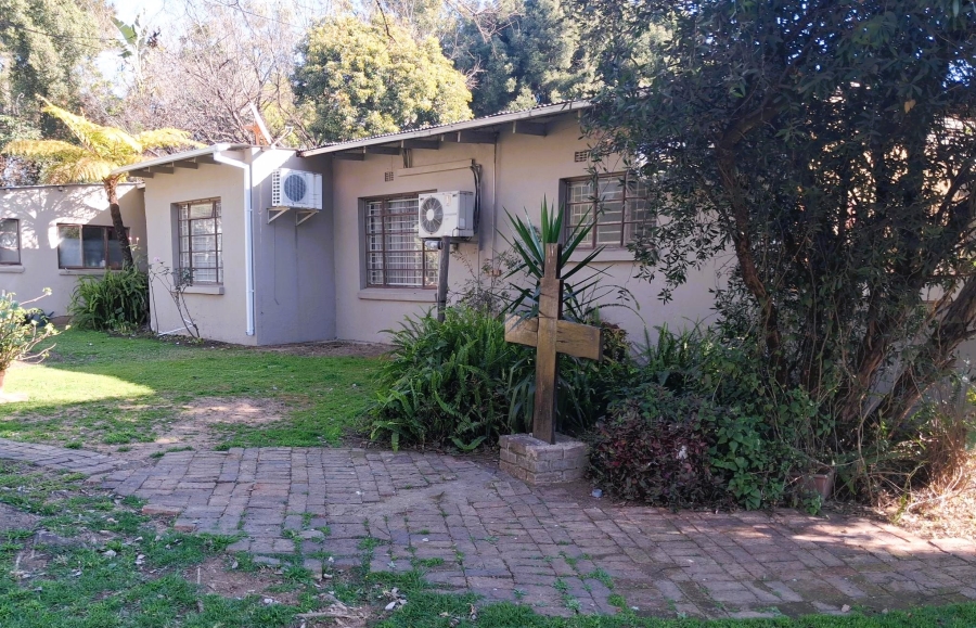 12 Bedroom Property for Sale in Glen Austin Gauteng