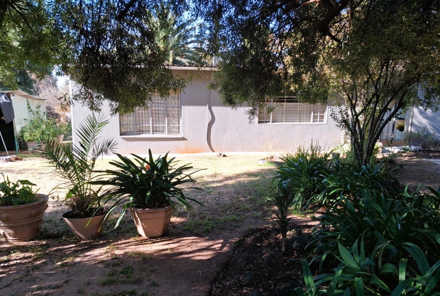 12 Bedroom Property for Sale in Glen Austin Gauteng