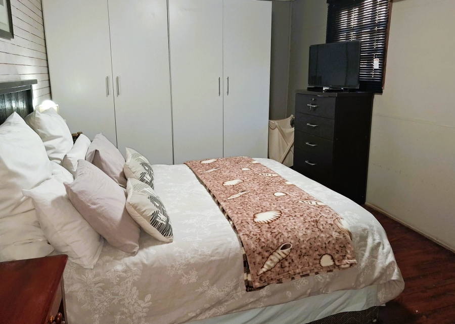 12 Bedroom Property for Sale in Glen Austin Gauteng